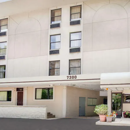 Hotel Super 8 By Wyndham Chicago Il